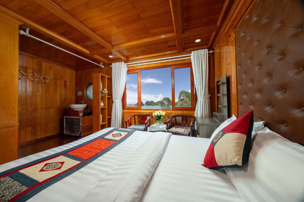 SUNLIGHT BOUTIQUE CRUISE 05 - 3 DAYS 2 NIGHTS.