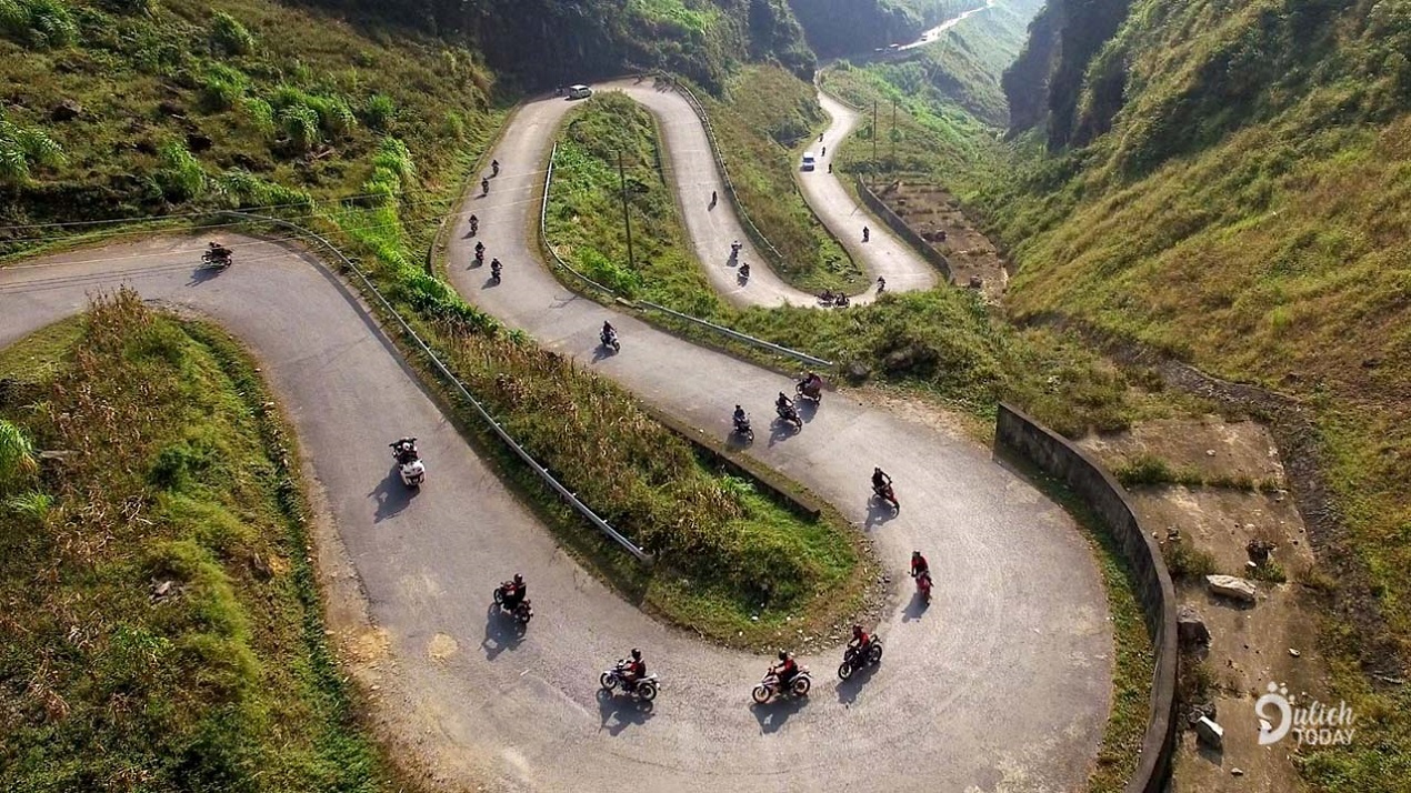 Ha Giang City – Quan Ba – Yen Minh – Dong Van town- Ma pi Leng pass – Meo Vac – Du Gia village -Lung Tam village
