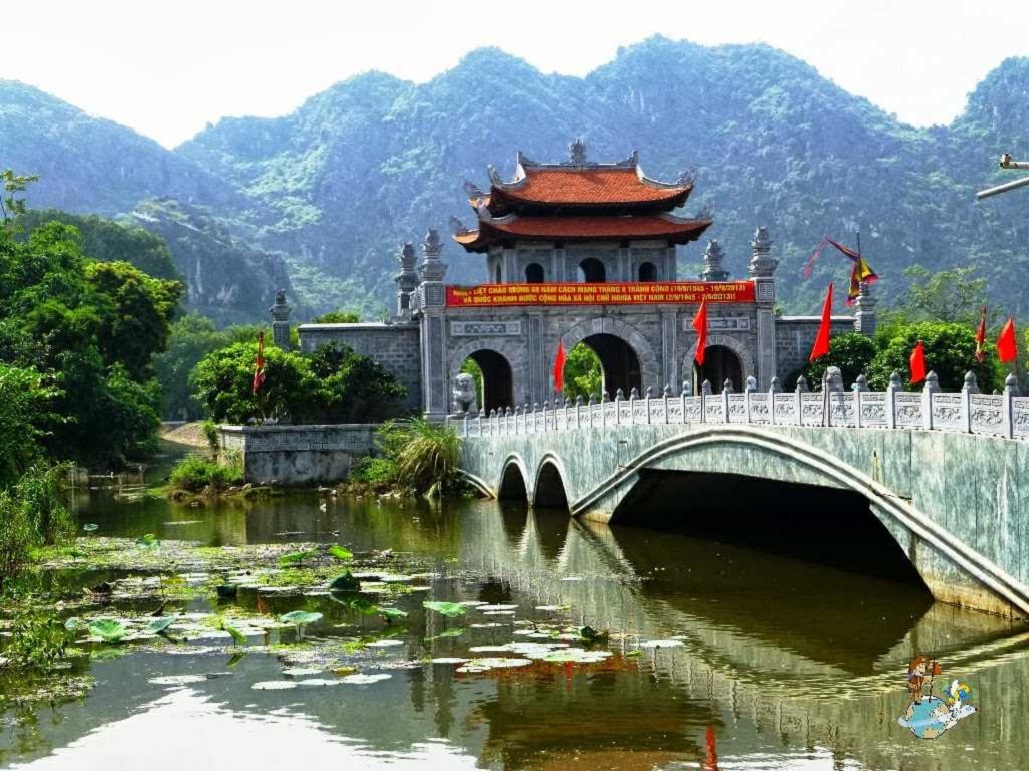 Hoa Lu - Trang an - Cuc Phuong 2 Days Tour