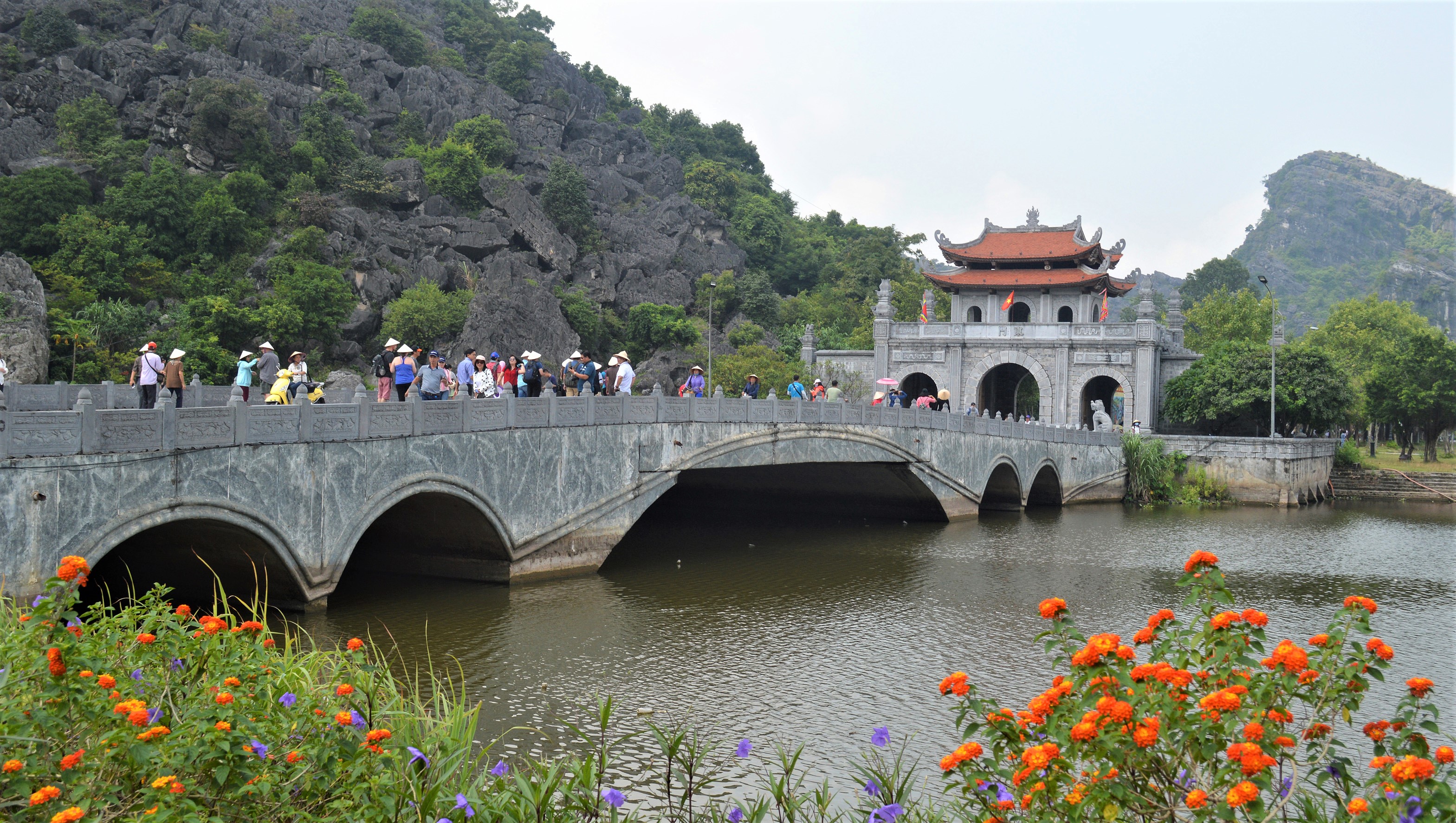 Hoa Lu - Trang an - Cuc Phuong 2 Days Tour