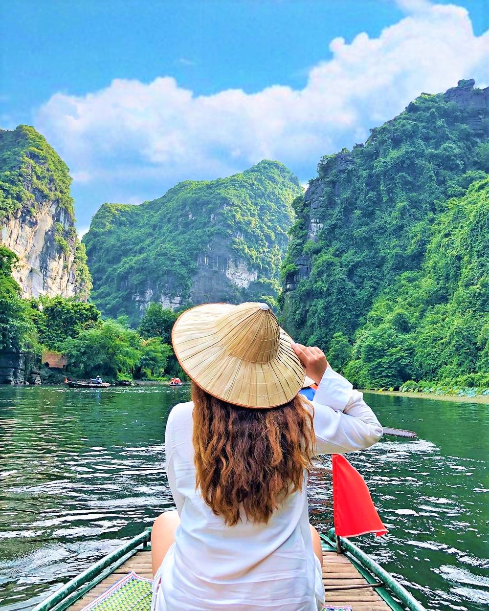 HOA LU – TRANG AN -Full  DAY TRIP BY LIMOUSINE